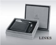 錢包；鑰匙扣；筆